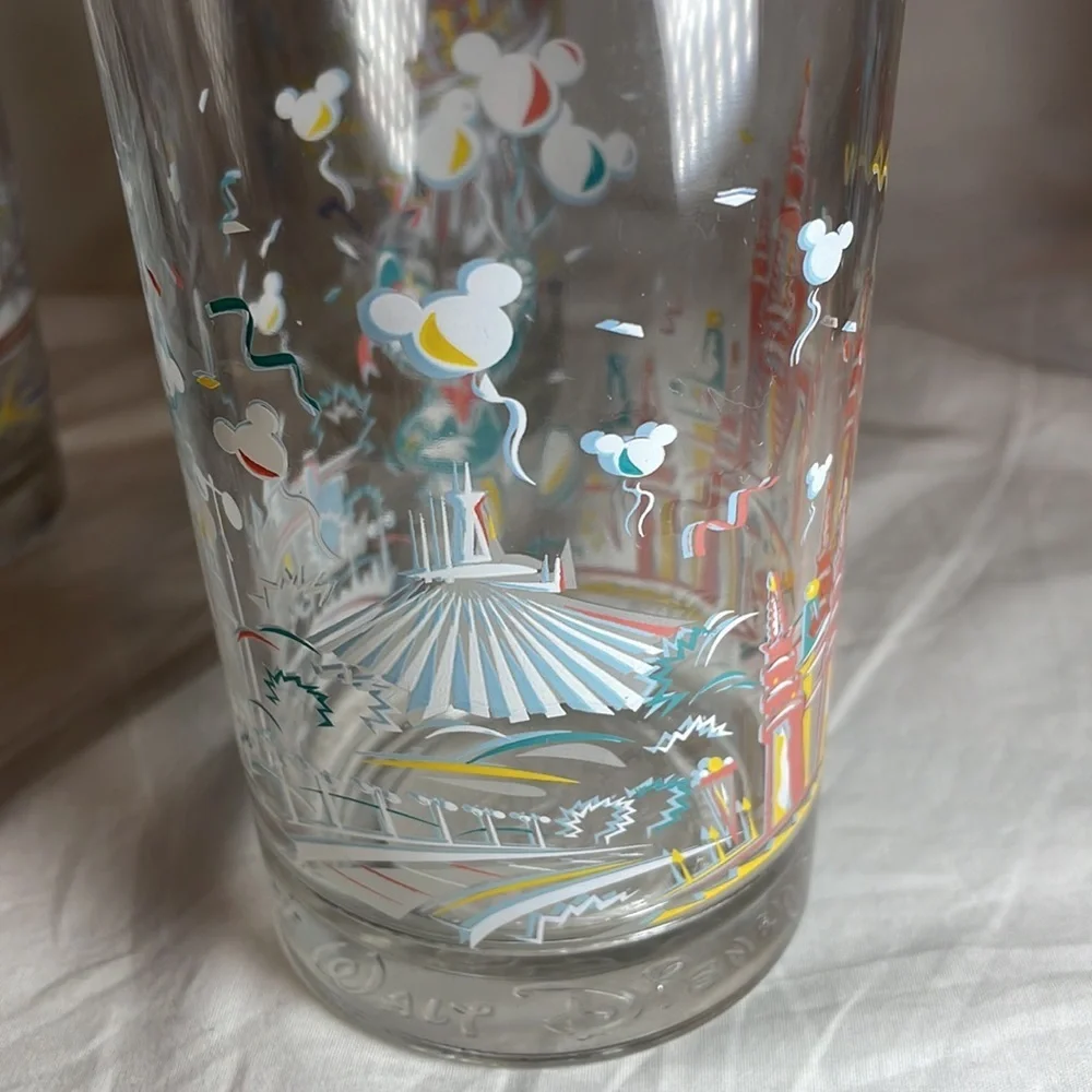 4 Walt Disney World collectible glassware - Picture 4 of 6